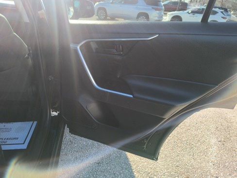 Used 2022 Toyota RAV4 LE image 15