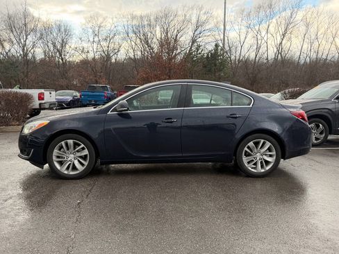 Used 2017 Buick Regal Premium w/ Driver Confidence Package #1 image 2