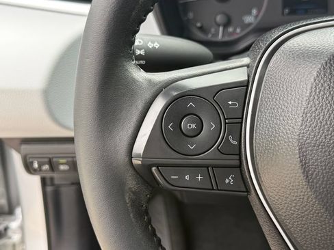 Used 2025 Toyota Corolla SE FWD image 12