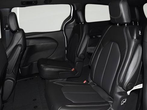 New 2026 Chrysler Pacifica Select AWD/4WD image 28