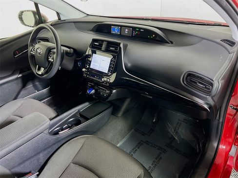 Certified 2022 Toyota Prius LE image 25