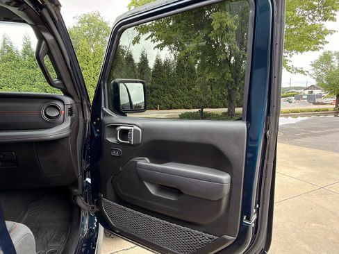 Used 2025 Jeep Gladiator Rubicon w/ Safety Group AWD/4WD image 19