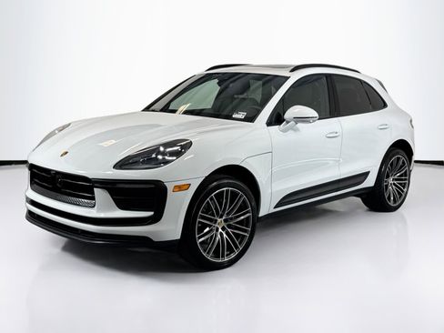 Used 2025 Porsche Macan image 1