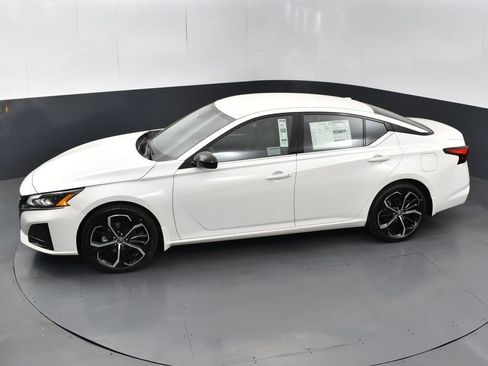 New 2025 Nissan Altima 2.5 SR image 47