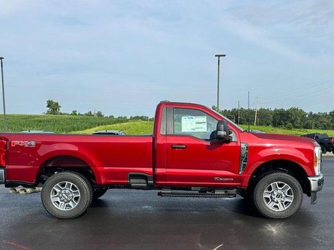 New 2025 Ford F250 XLT w/ FX4 Off-Road Package image 2