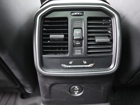 Certified 2024 Porsche Macan AWD/4WD image 16
