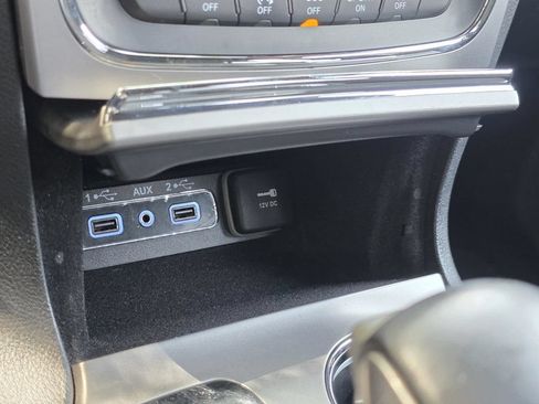 Used 2021 Jeep Grand Cherokee Laredo AWD/4WD image 18