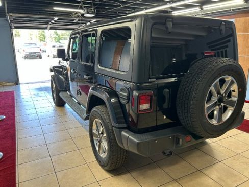 Used 2019 Jeep Wrangler Unlimited Sahara AWD/4WD image 2