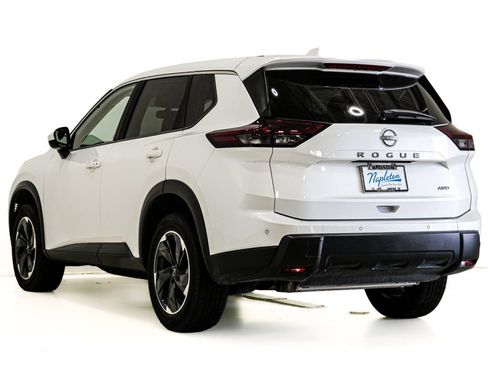 Used 2025 Nissan Rogue SV AWD/4WD image 8