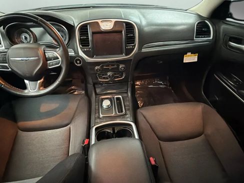 Used 2022 Chrysler 300 Touring w/ Sport Appearance Package RWD image 17