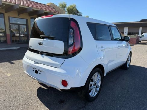 Used 2019 Kia Soul + image 10