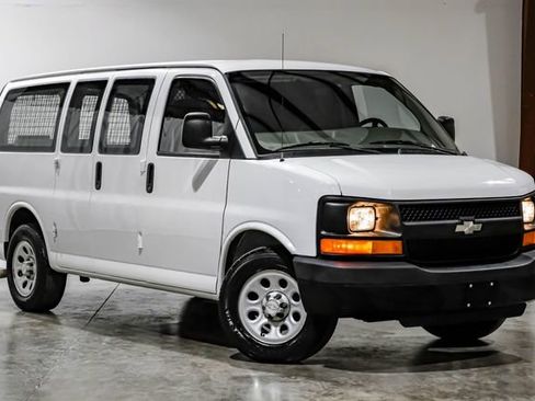 Used 2009 Chevrolet Express 1500 image 10