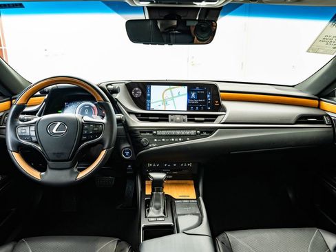 Used 2019 Lexus ES 300h FWD image 4