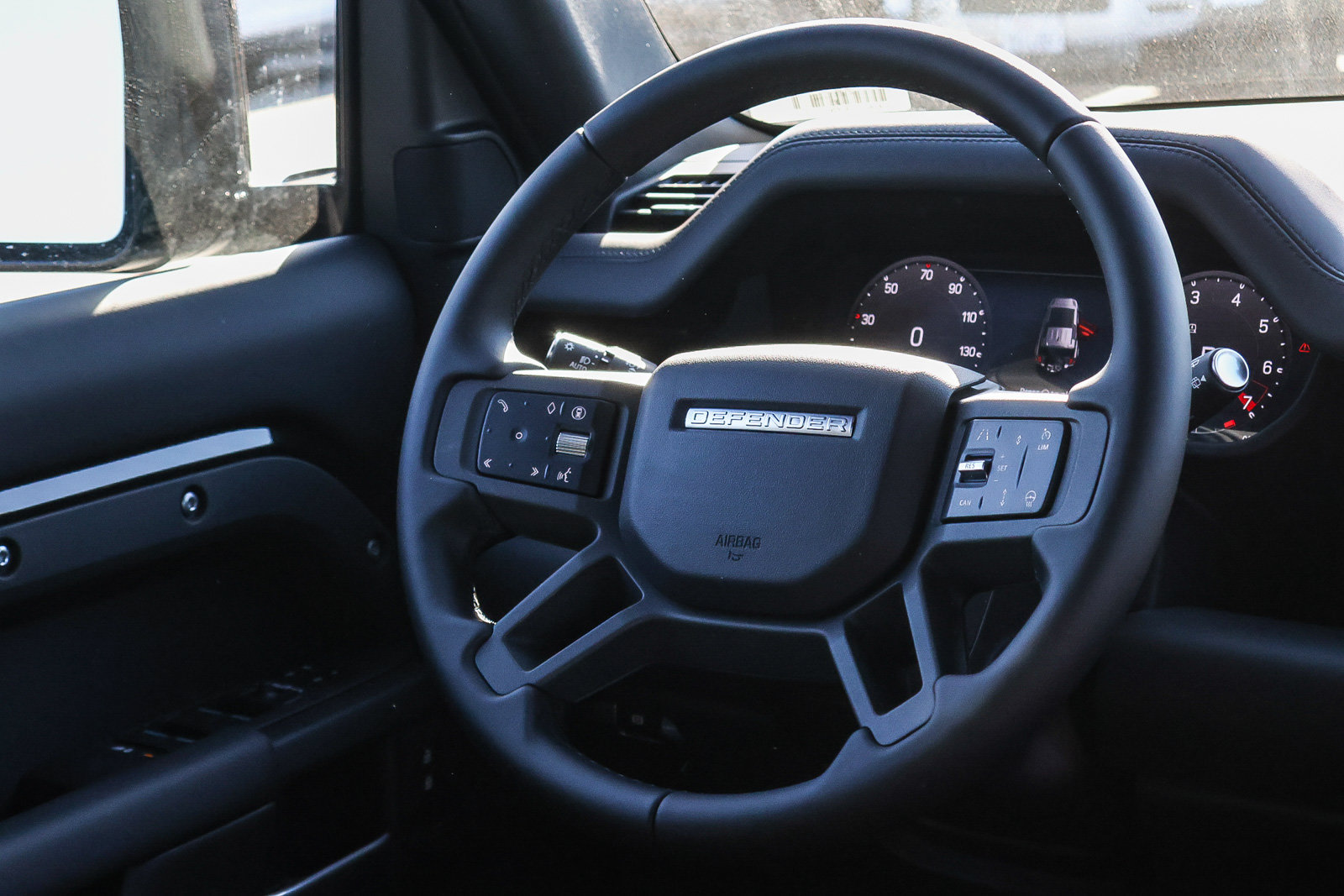 New 2026 Land Rover Defender 110 X-Dynamic SE AWD/4WD image 24