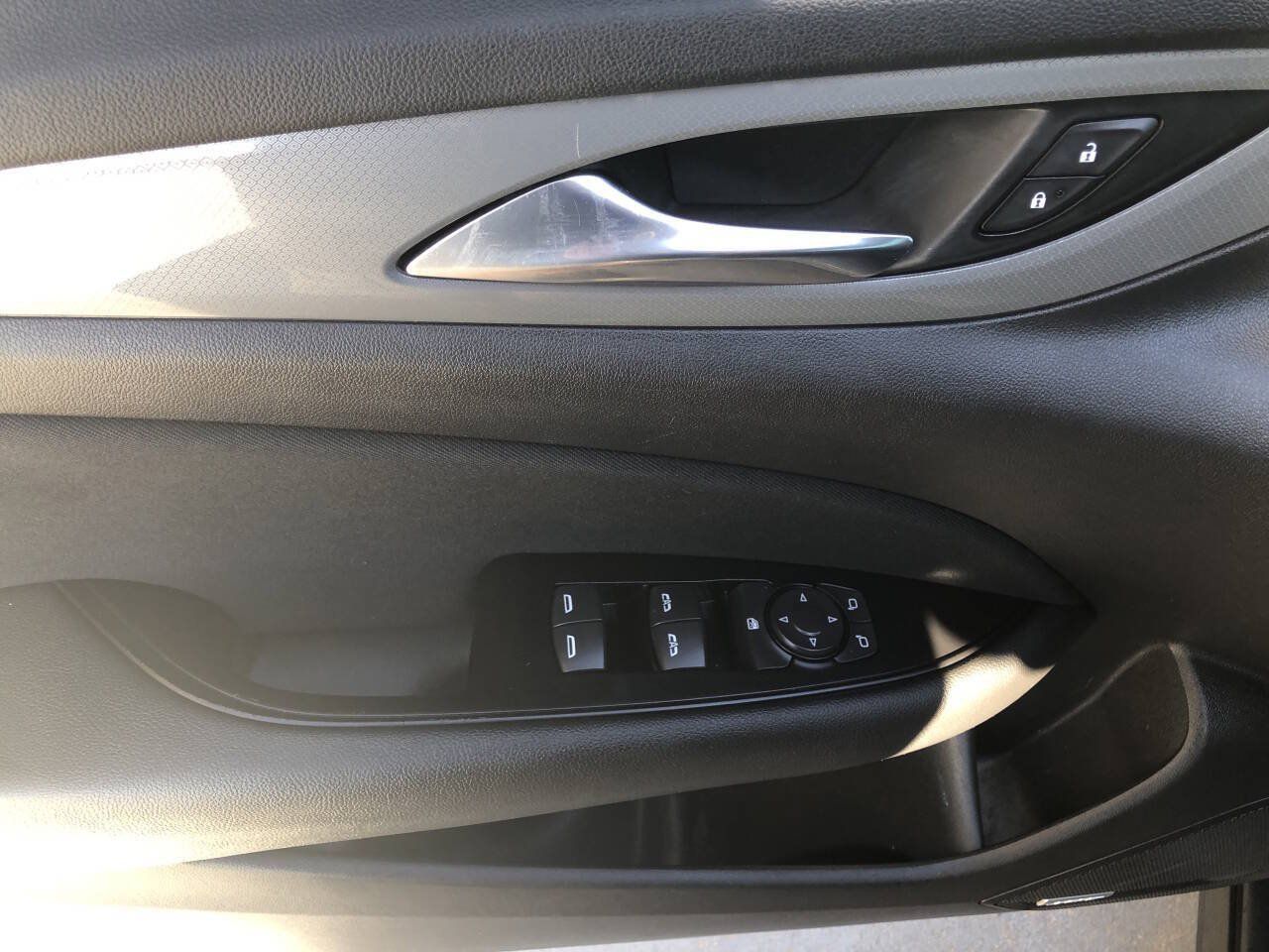 Used 2018 Buick Regal Preferred w/ Sights and Sounds Package AWD/4WD image 12