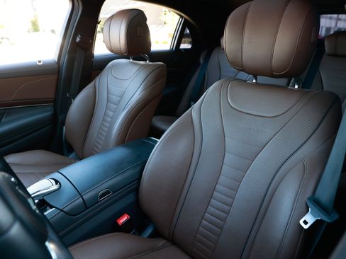 Used 2019 Mercedes-Benz S 560 Sedan image 9