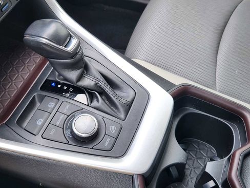 Used 2019 Toyota RAV4 Limited image 20