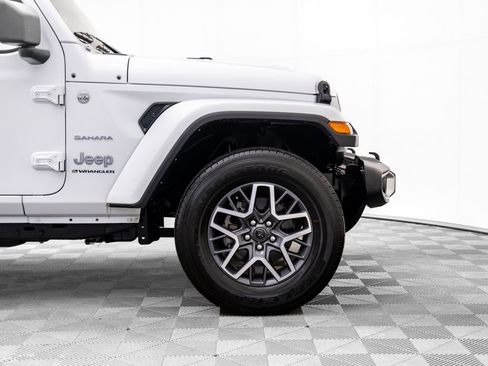 Used 2024 Jeep Wrangler Sahara image 35