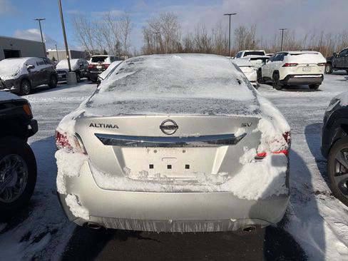 Used 2015 Nissan Altima 2.5 SV w/ Convenience Package image 4