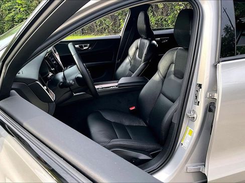 Certified 2025 Volvo V60 B5 Cross Country Plus AWD/4WD image 34