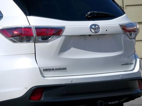 Used 2016 Toyota Highlander Limited image 22