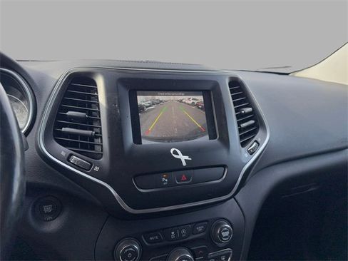 Used 2020 Jeep Cherokee Latitude Plus w/ Cold Weather Group image 16