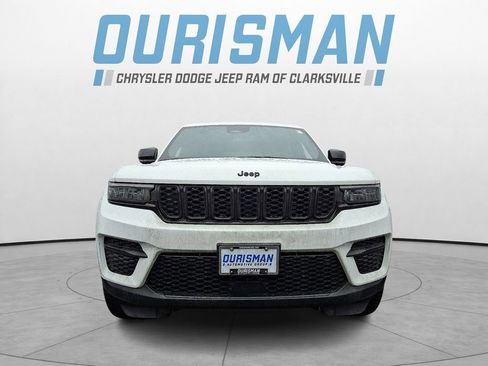 Used 2023 Jeep Grand Cherokee Altitude image 2