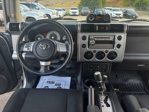 Used 2007 Toyota FJ Cruiser 4WD w/ Upgrade Pkg 2 image 13
