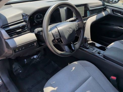 Used 2025 Toyota Camry LE FWD image 17