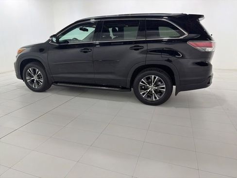Used 2016 Toyota Highlander XLE AWD/4WD image 2