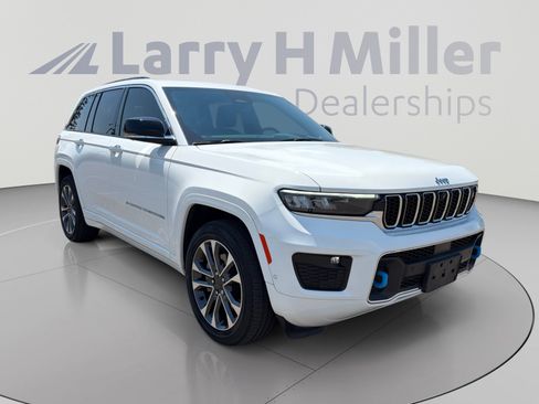 Used 2023 Jeep Grand Cherokee Overland w/ Advanced Protech Group III AWD/4WD image 8