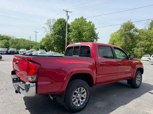 Used 2017 Toyota Tacoma SR5 w/ Tow Package AWD/4WD image 6