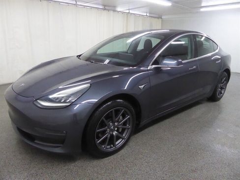 Used 2018 Tesla Model 3 Mid Range image 3
