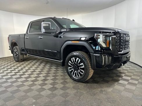 Used 2024 GMC Sierra 2500 Denali Ultimate image 2