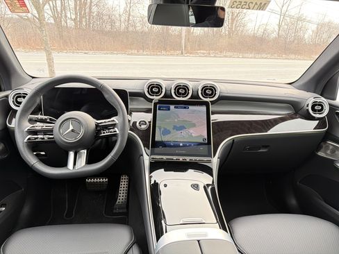 Used 2026 Mercedes-Benz GLC 300 4MATIC image 11