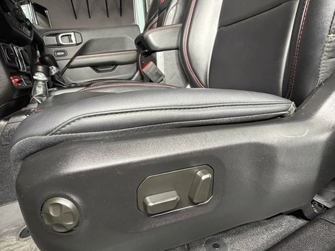 Used 2024 Jeep Wrangler Unlimited Rubicon w/ XTREMEE 35" Tire Package image 17