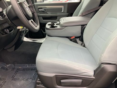 Used 2019 RAM 1500 Classic SLT image 14