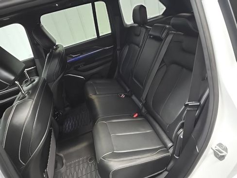 Used 2023 Jeep Grand Cherokee Overland AWD/4WD image 34