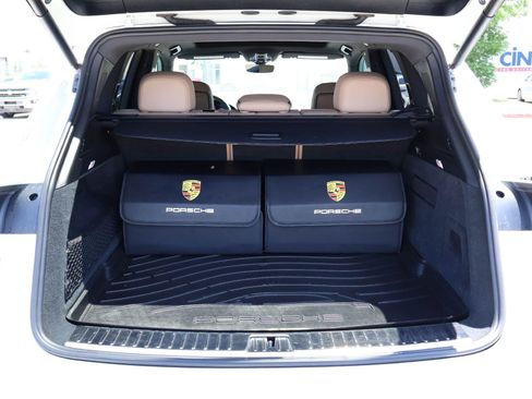 Used 2022 Porsche Cayenne AWD/4WD image 18