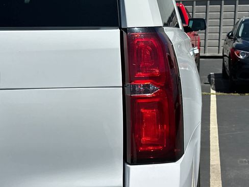 Used 2019 Chevrolet Suburban Premier AWD/4WD image 16