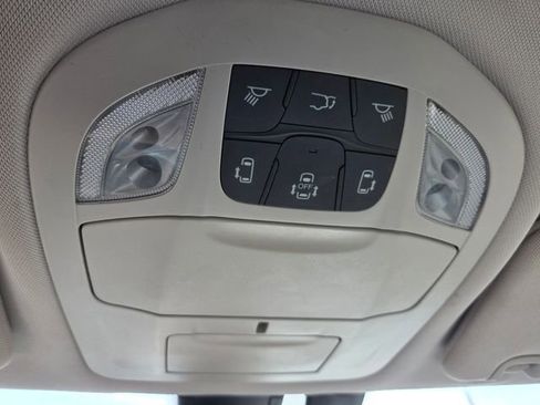 Used 2018 Chrysler Pacifica Touring-L FWD image 35