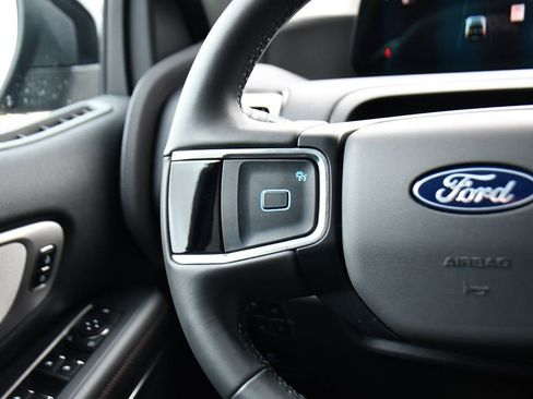 Used 2025 Ford Expedition Active AWD/4WD image 35