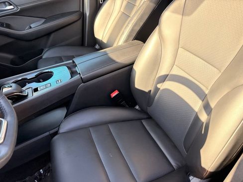 Certified 2022 Nissan Rogue SV w/ SV Premium Package FWD image 20