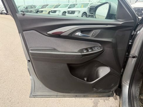 Used 2023 Chevrolet TrailBlazer LT w/ Convenience Package image 7
