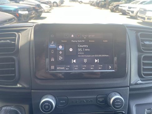Used 2025 RAM ProMaster 2500 w/ Convenience Group FWD image 12
