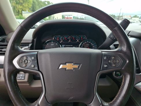 Used 2016 Chevrolet Suburban LT w/ Luxury Package AWD/4WD image 20