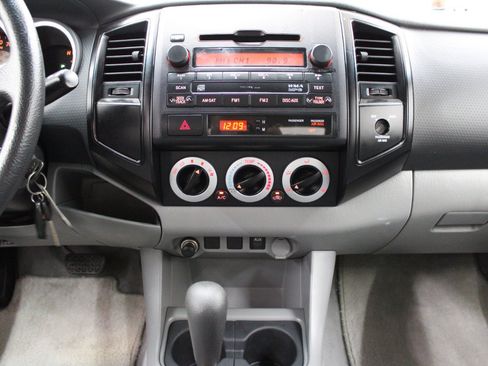 Used 2010 Toyota Tacoma 2WD Access Cab image 16