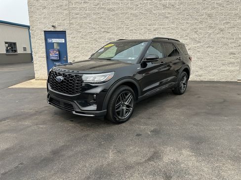 Used 2025 Ford Explorer ST-Line w/ Premium Package AWD/4WD image 2