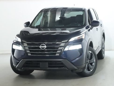 Used 2024 Nissan Rogue SV FWD image 3