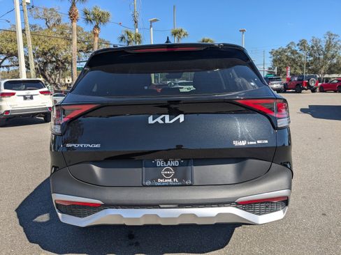 Used 2025 Kia Sportage LX image 5